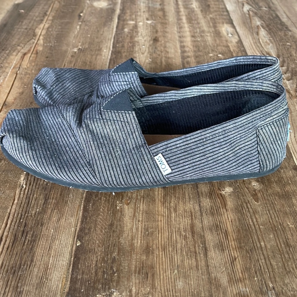 Toms Shoes